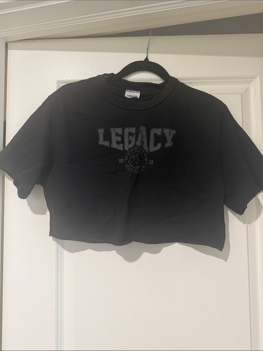 GYMSHARK Legacy Cropped Black Graphic Tee